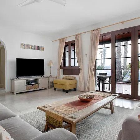 Puerto Chico 3 公寓 *